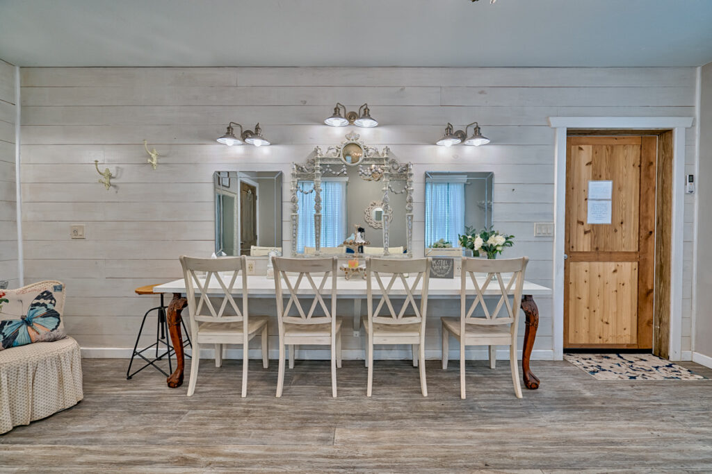 Belle_Oaks_Barn-Bridal_Suite-5 bridal suite get ready mirrors