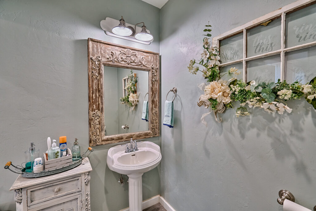 Belle_Oaks_Barn-Bridal_Suite-6 bridal suite bathroom