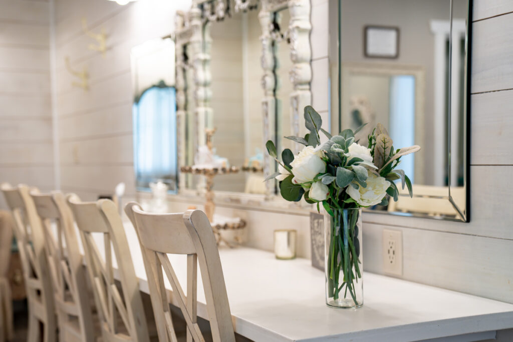 Belle_Oaks_Barn-Bridal_Suite-7 bridal suite closeup of get ready mirrors featuring white flowers