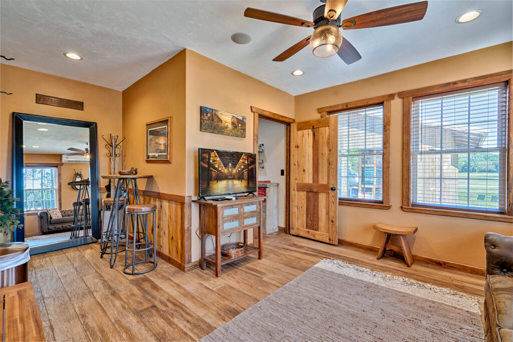 groom's suite tv and bar lounge