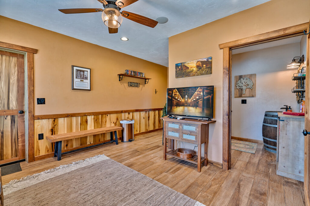 groom's suite tv and bar lounge