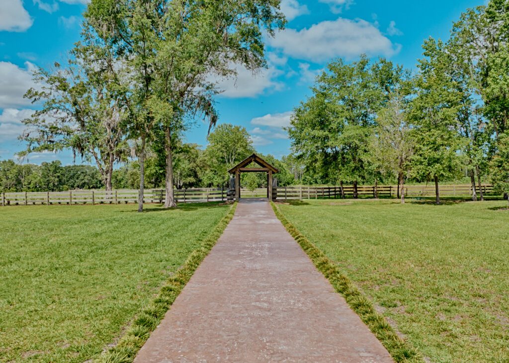 usual entryway at belle oaks barn
