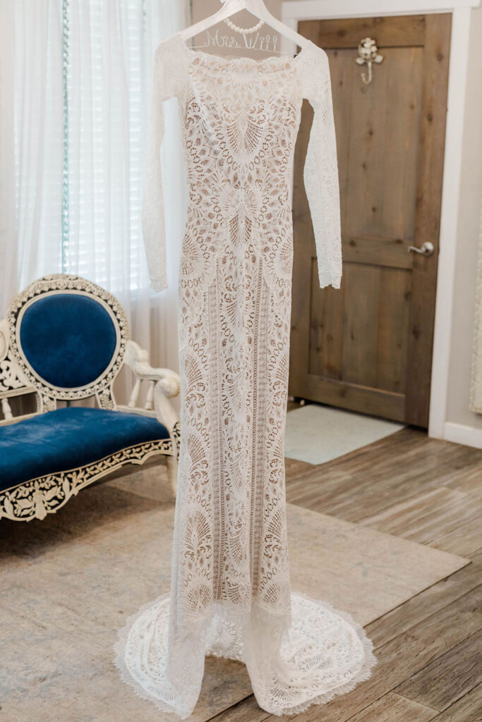 042A5839 lace wedding gown