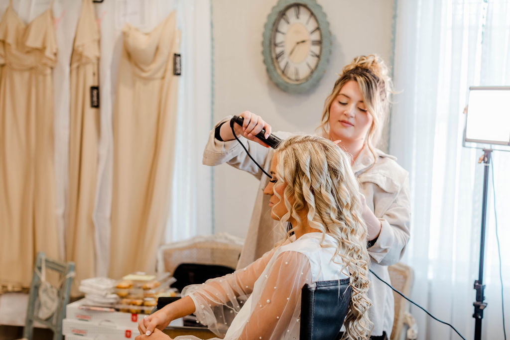 042A5872 hair styling curling bride's hair