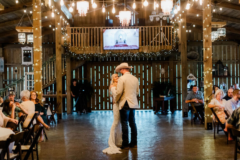 The Barn Belle Oaks Barn in Brooker, FL